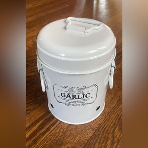 Metal garlic container